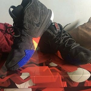 Kyrie 4's size 10